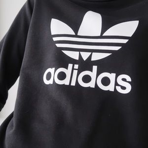Adidas CREWNECK 🖤